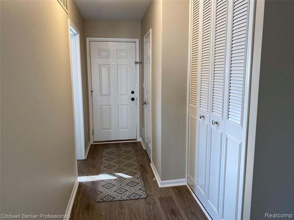 32292 West 12 Mile Road, Unit 38 Farmington Hills, MI 48334 - Photo 2 of 22