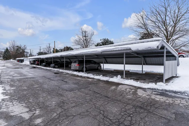 $174,900 | 4113 Telegraph Road, Unit A214, Bloomfield Hills, MI 48302