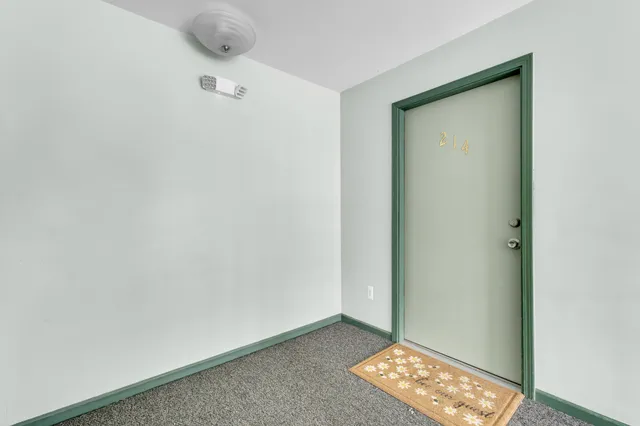 $174,900 | 4113 Telegraph Road, Unit A214, Bloomfield Hills, MI 48302