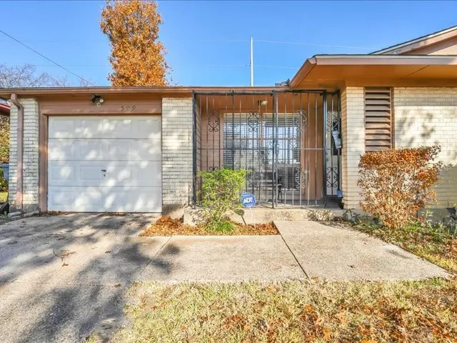 a view of entrance to house