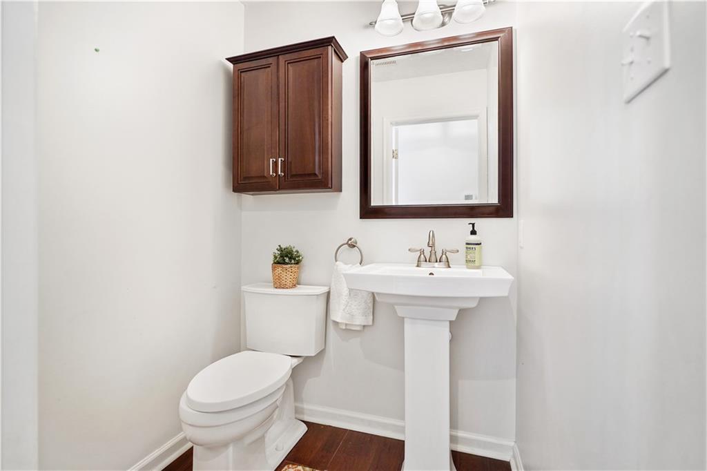 732 Venango Avenue Pittsburgh, PA 15209 - Photo 11 of 25 Main level powder room.