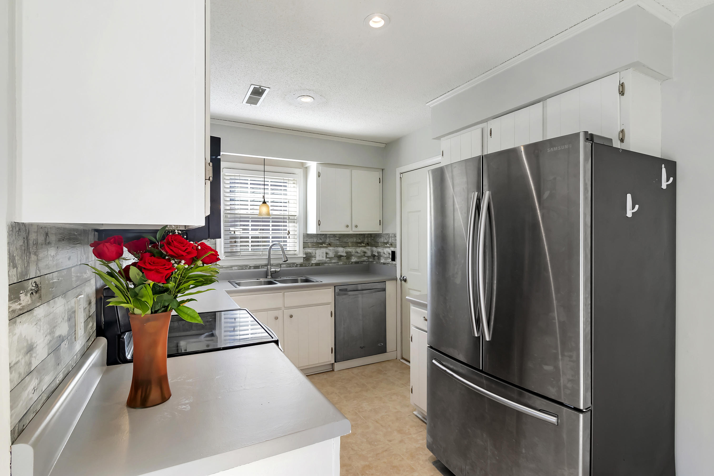 111 Tall Pines Road Ladson, SC 29456 - Photo 14 of 25 111 Tall Pines kitchen2