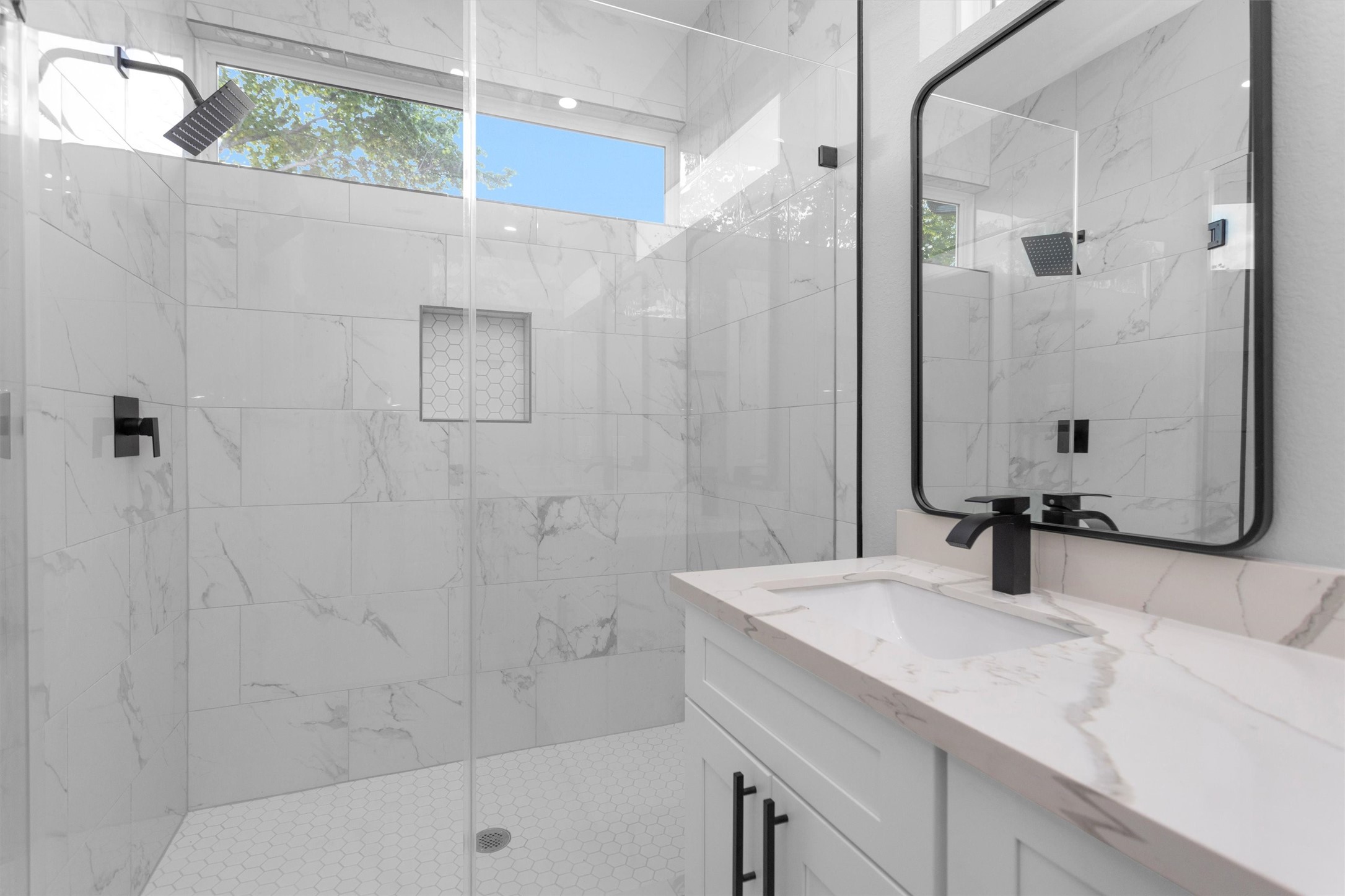 6918 Dumble Street, Unit B Houston, TX 77021 - Photo 21 of 31 a bathroom with a sink and a mirror