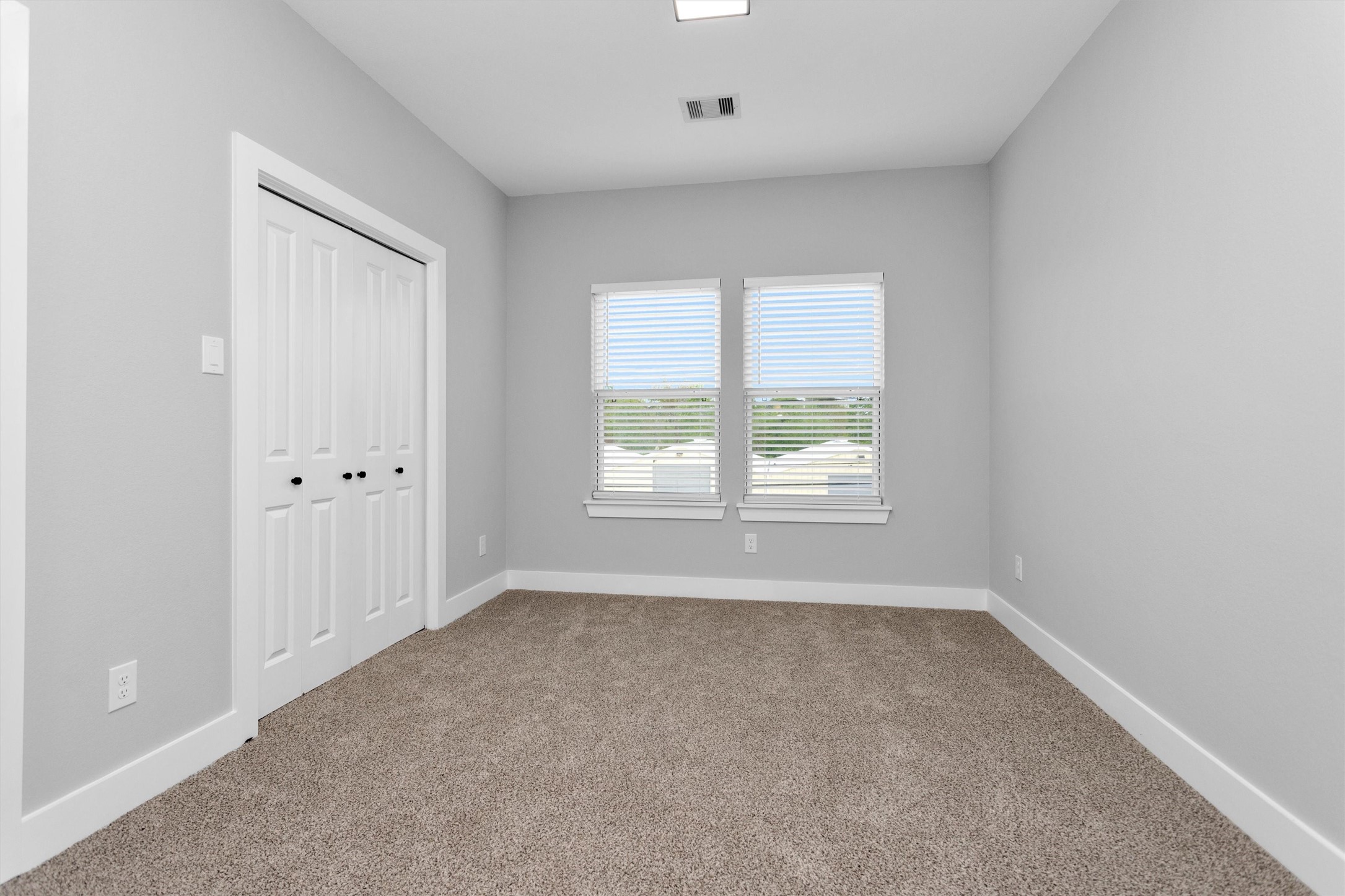 6918 Dumble Street, Unit B Houston, TX 77021 - Photo 26 of 31 an empty room with windows