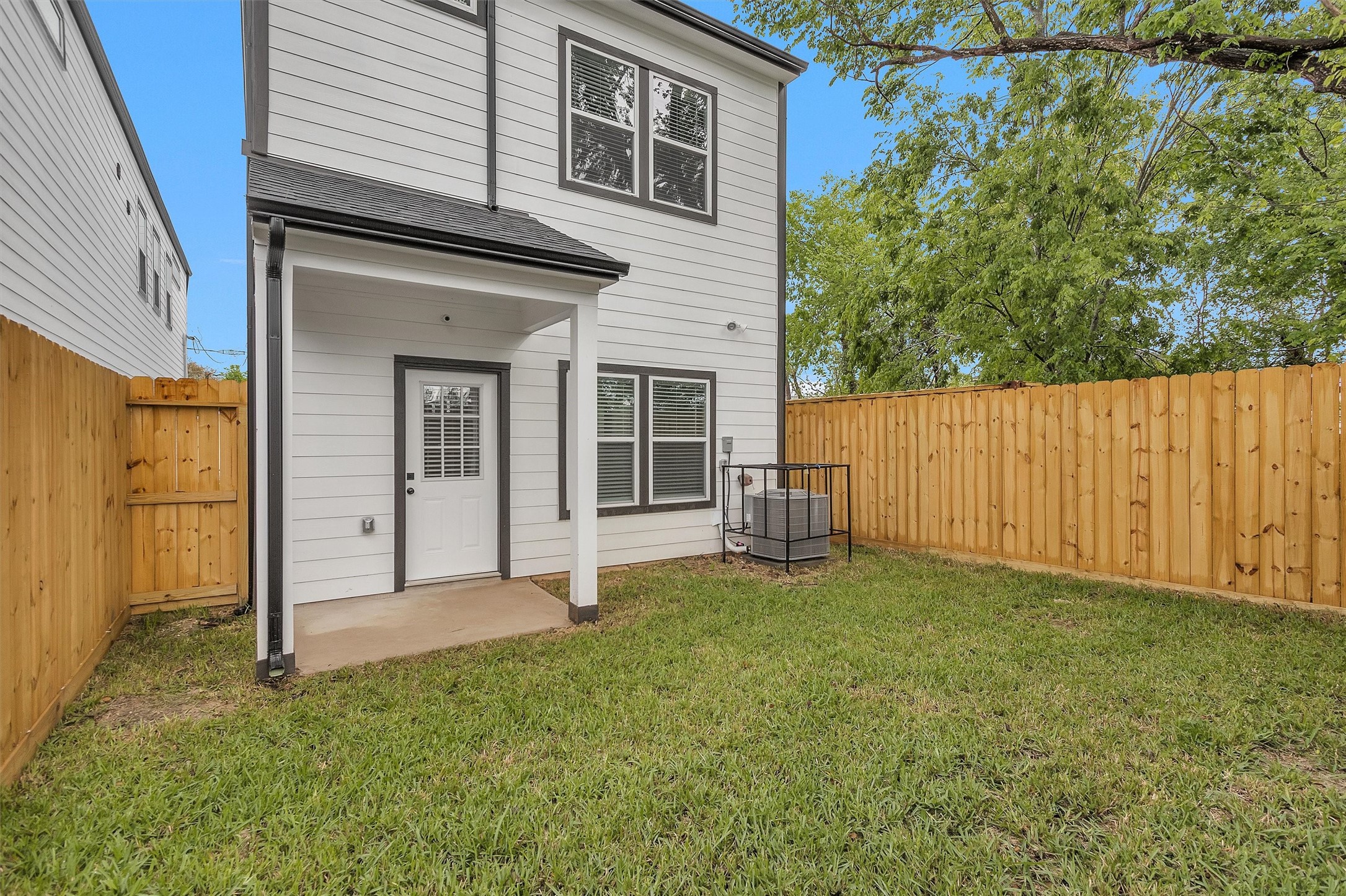6918 Dumble Street, Unit B Houston, TX 77021 - Photo 29 of 31 a view of front door of house