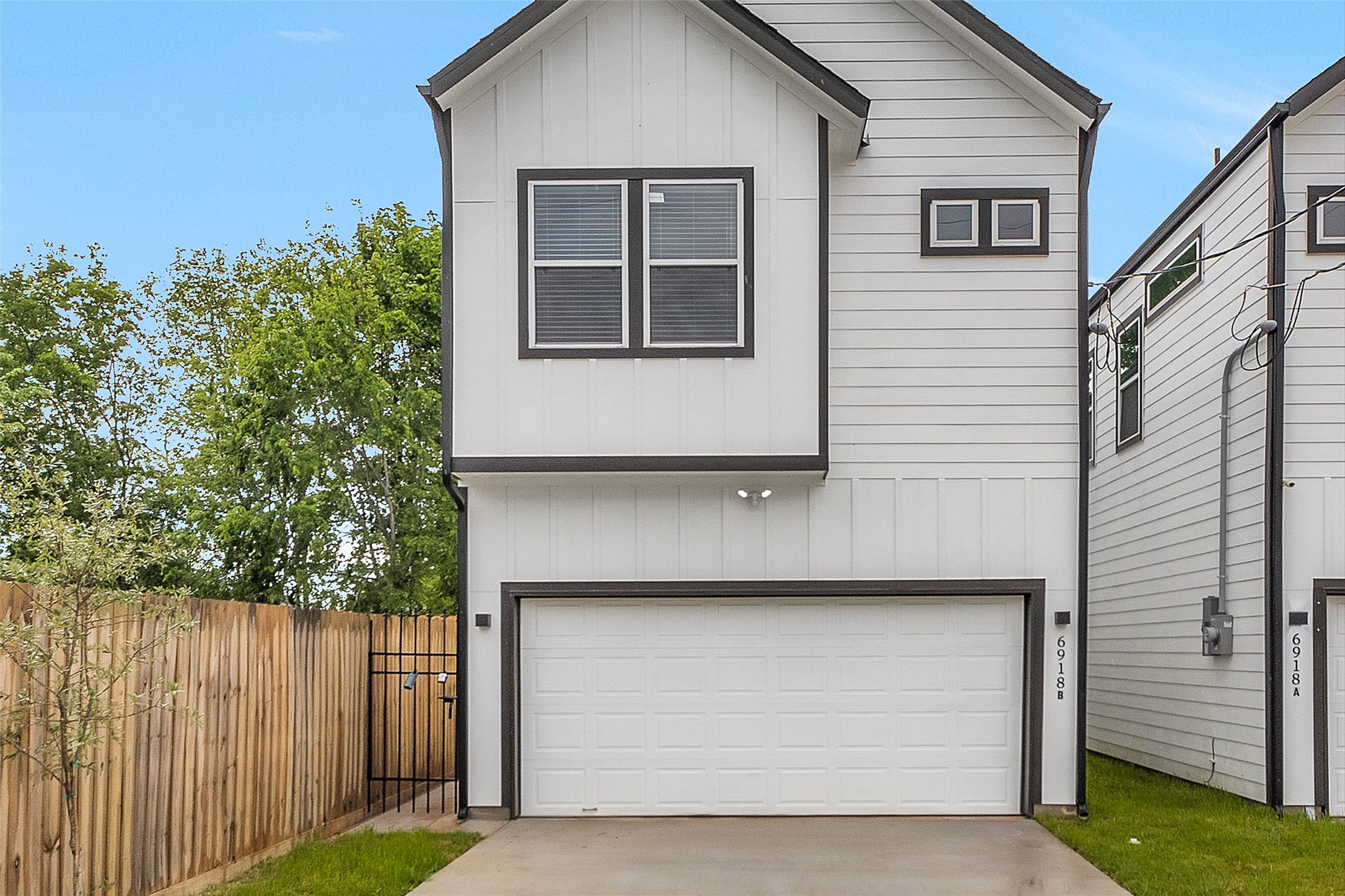 6918 Dumble Street, Unit B Houston, TX 77021 - Photo 3 of 31 a house view with a outdoor space