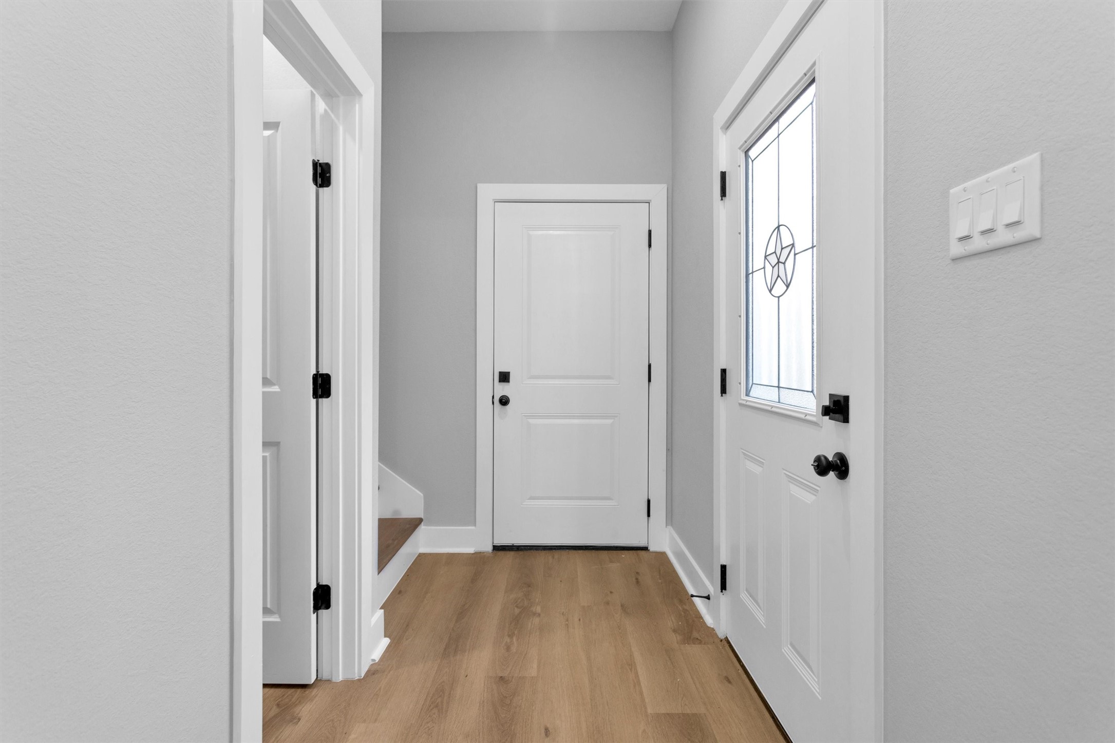 6918 Dumble Street, Unit B Houston, TX 77021 - Photo 5 of 31 a view of a hallway with wooden floor and closet area