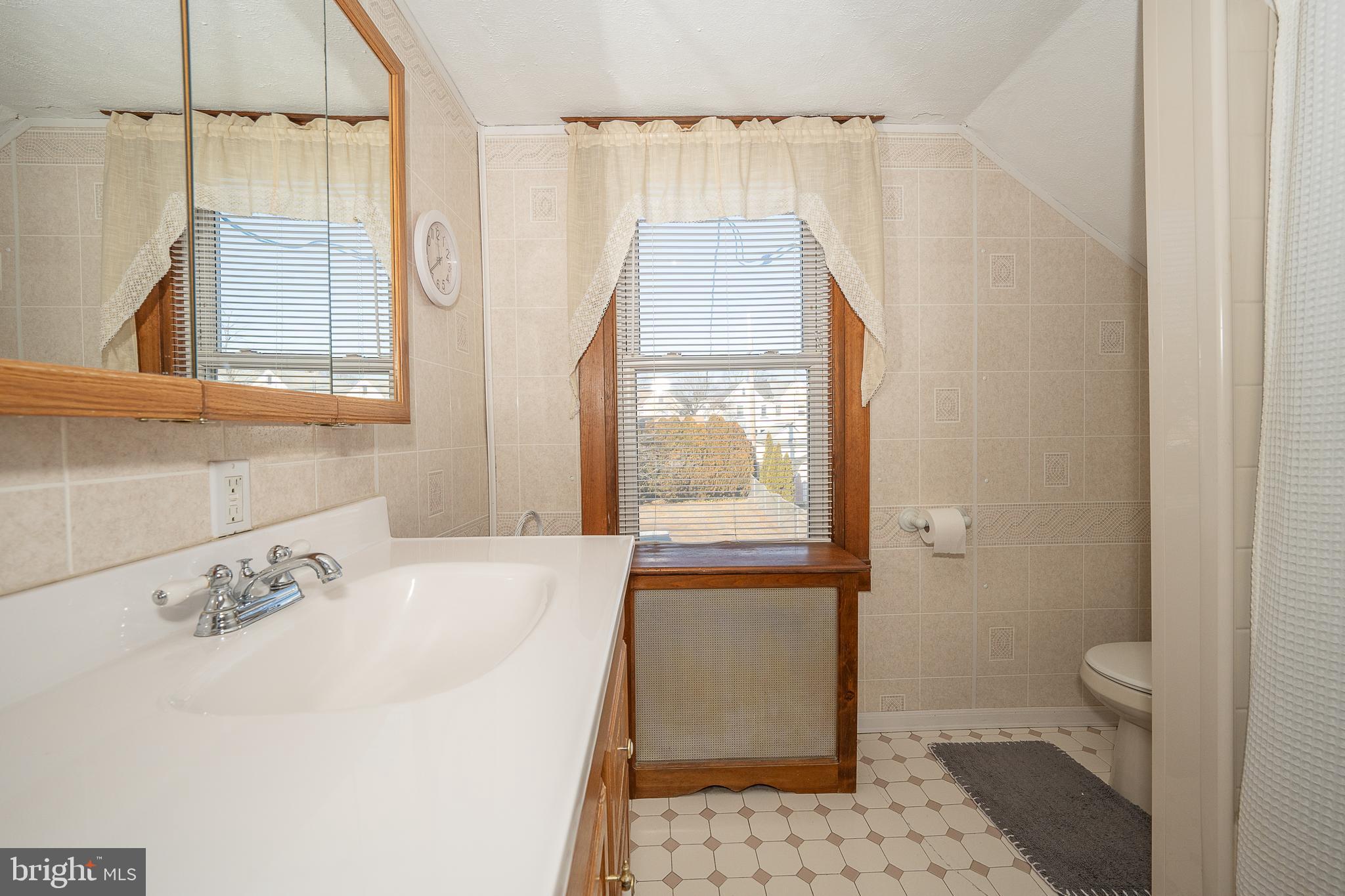 312 Powell Road Springfield, PA 19064 - Photo 26 of 37 Hall Bath