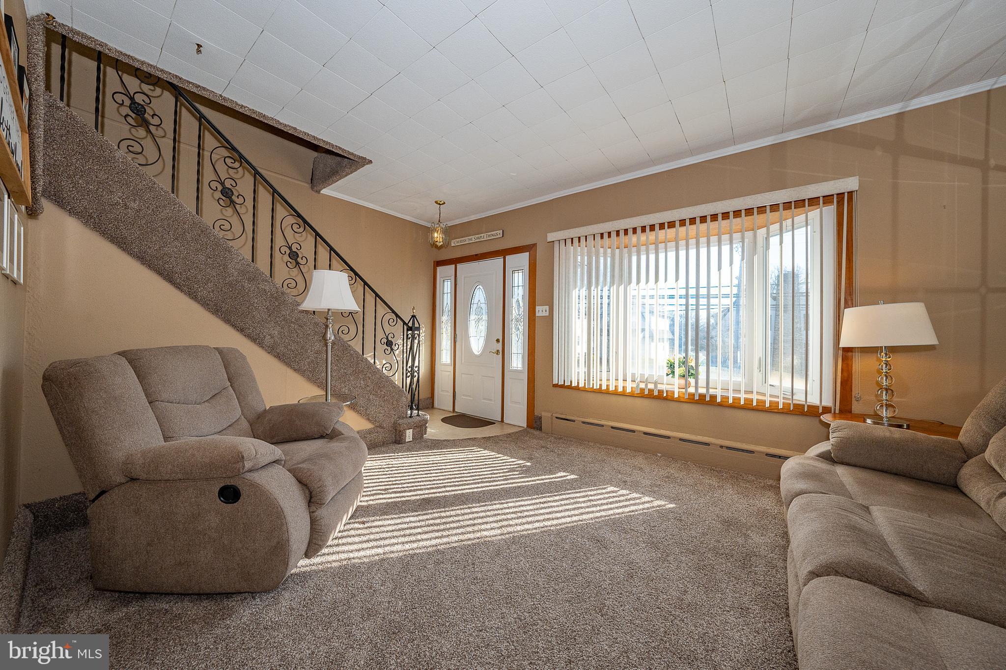 312 Powell Road Springfield, PA 19064 - Photo 6 of 37 Living Room