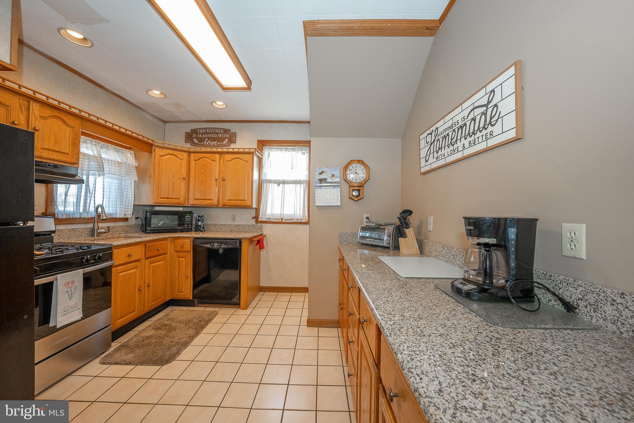 312 Powell Road Springfield, PA 19064 - Photo 10 of 37 Kitchen