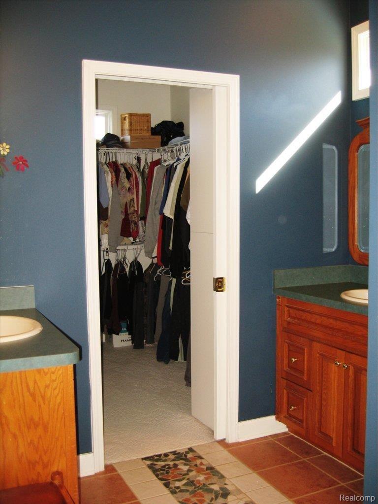 11162 Rivendell Court Pinckney, MI 48169 - Photo 18 of 25 Master Bath & Walk-In Closet
