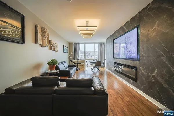 $785,000 | 612 Hudson Park, Unit 612, Edgewater, NJ 07020