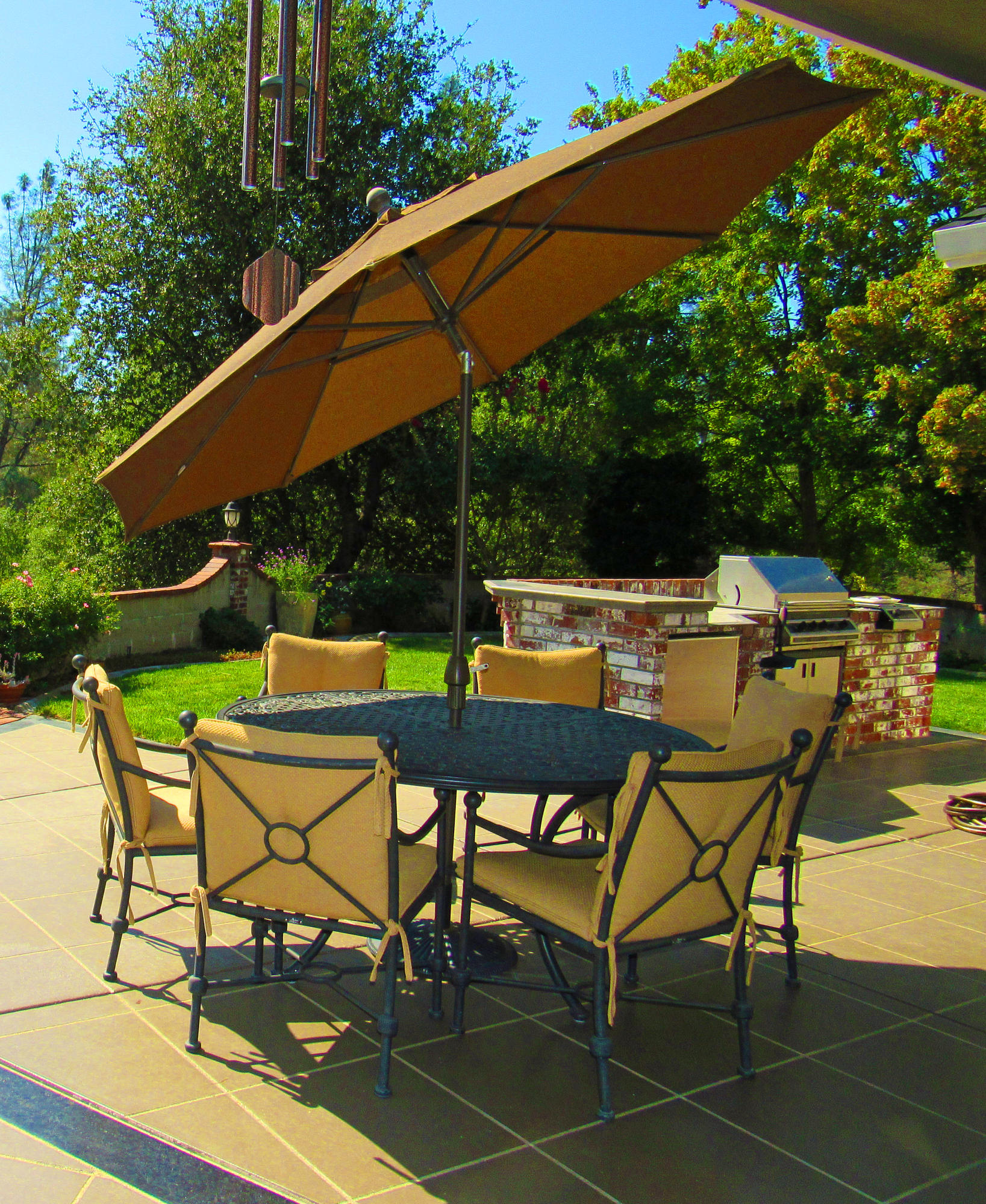 10177 Tilton Mine Road Redding, CA 96001 - Photo 36 of 41 a view of chairs and tables in the patio