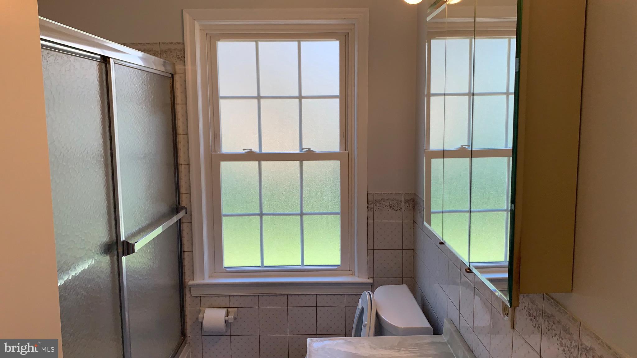 5400 Atlee Place Springfield, VA 22151 - Photo 39 of 60 Upper level bath