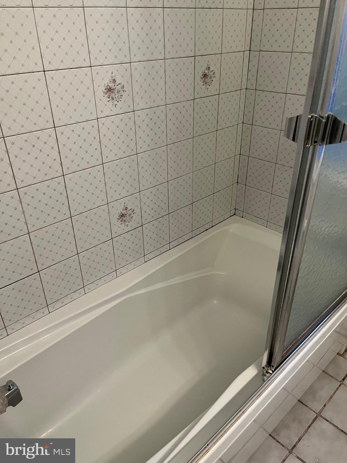 5400 Atlee Place Springfield, VA 22151 - Photo 40 of 60 Tub/Shower in bath (upper level)