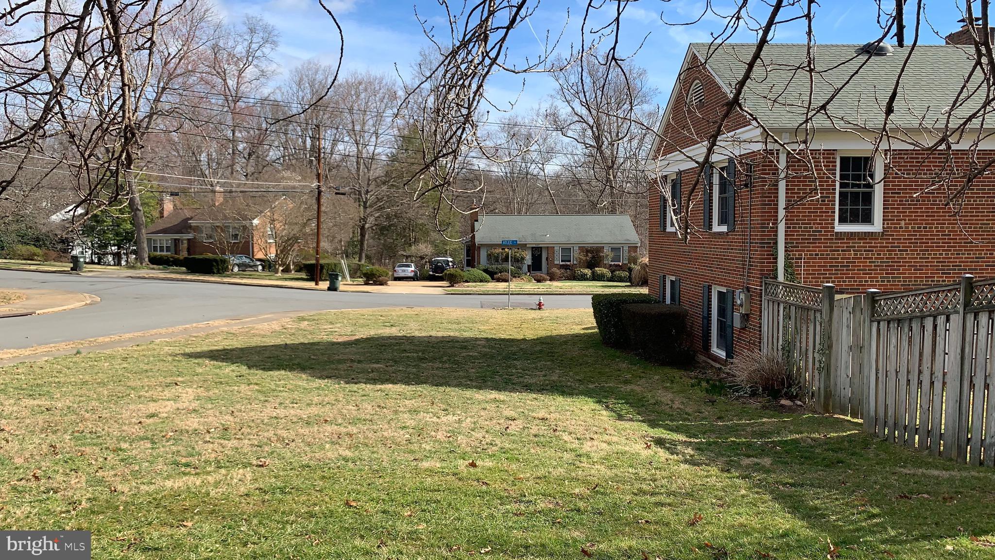 5400 Atlee Place Springfield, VA 22151 - Photo 9 of 60 Side yard - wow nice!