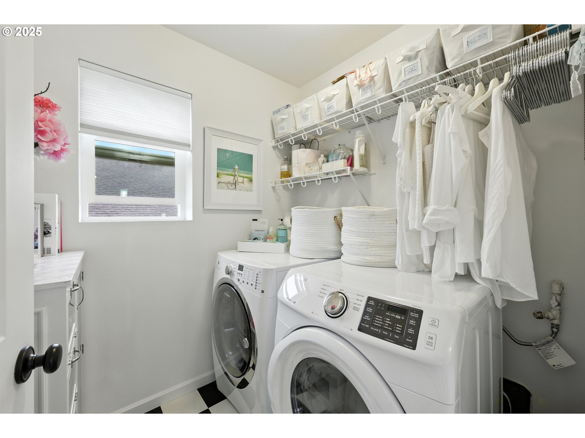 2210 South White Salmon Drive Ridgefield, WA 98642 - Photo 35 of 45 a utility room with dryer and washer
