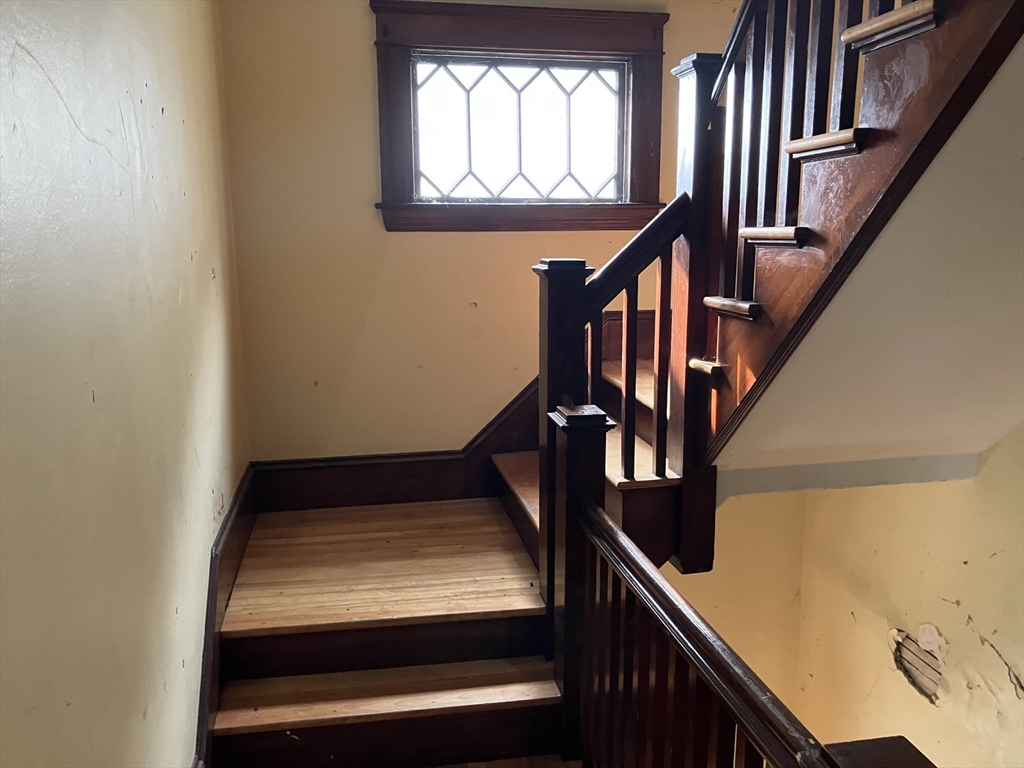 6 Oliver Street Worcester, MA 01603 - Photo 5 of 41 Gallery Image 5
