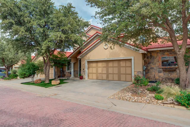 $489,999 | 8 Tuscan Villas Circle, Lubbock, TX 79423