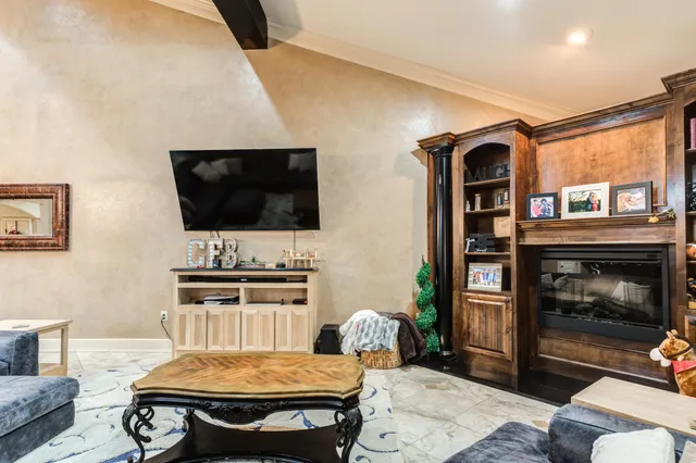 $489,999 | 8 Tuscan Villas Circle, Lubbock, TX 79423