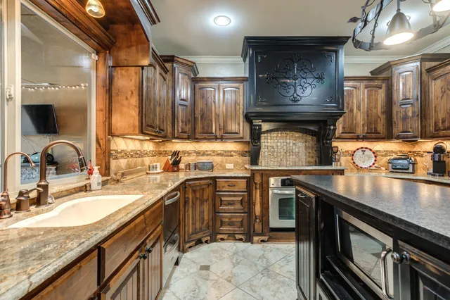 $489,999 | 8 Tuscan Villas Circle, Lubbock, TX 79423