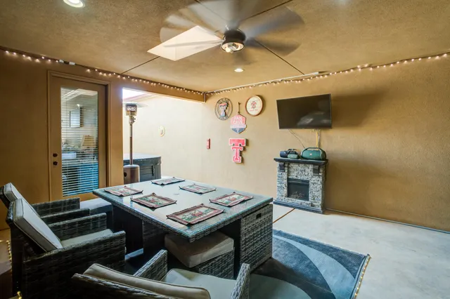 $489,999 | 8 Tuscan Villas Circle, Lubbock, TX 79423