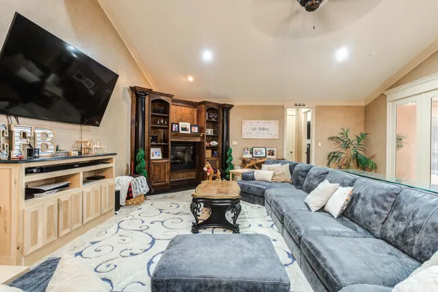 $489,999 | 8 Tuscan Villas Circle, Lubbock, TX 79423