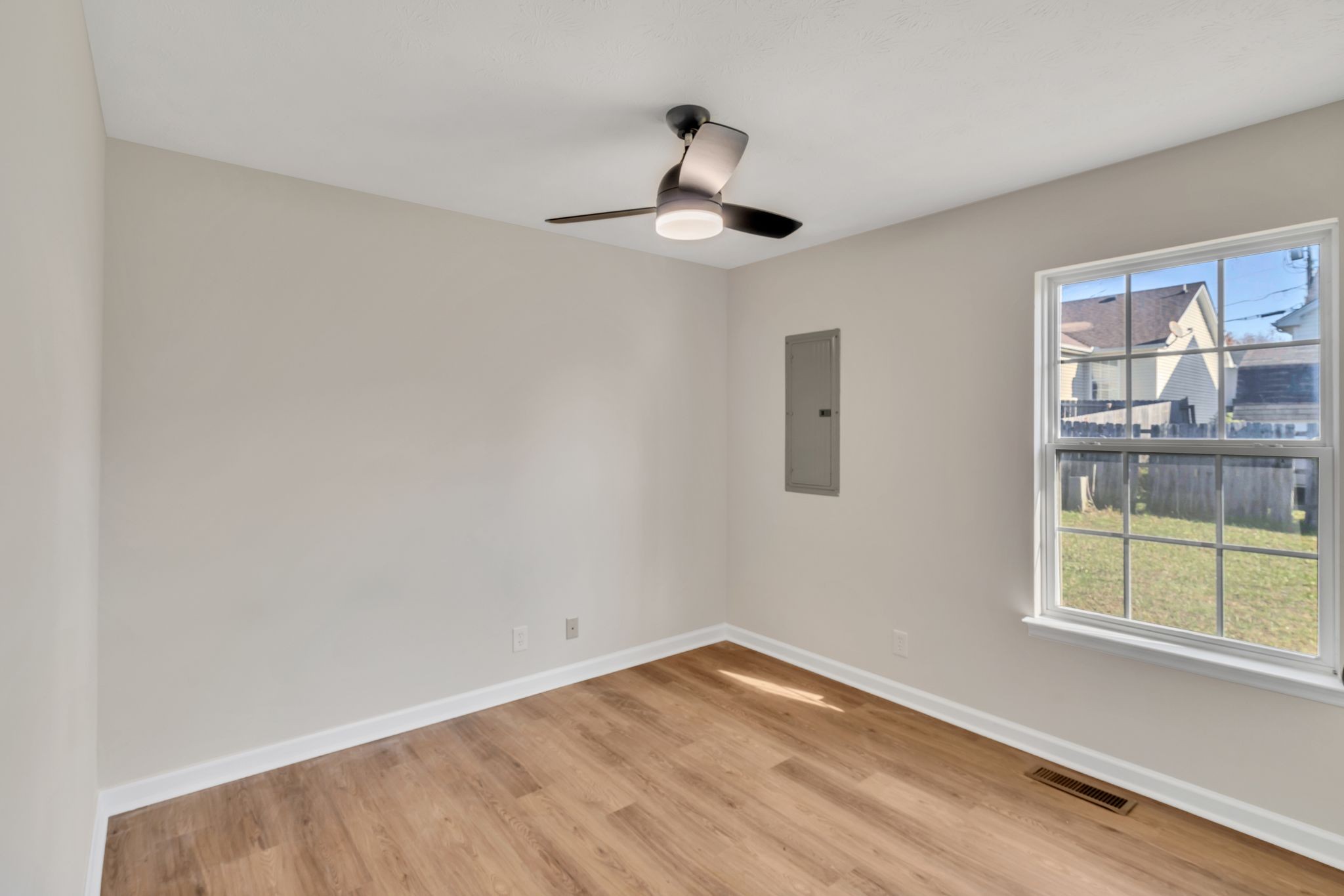 2338 South Main Street Springfield, TN 37172 - Photo 21 of 30 a view of an empty room with a window