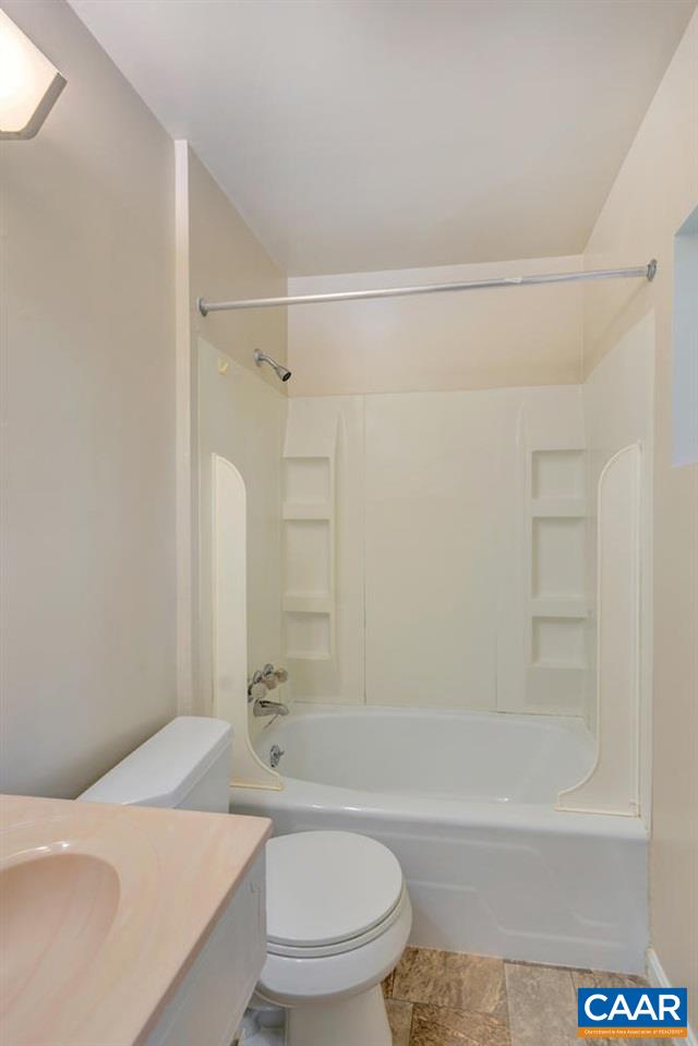 1522 Trailridge Road Charlottesville, VA 22903 - Photo 13 of 22 a bathroom with a bathtub and a toilet