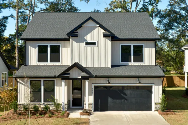 $489,000 | 220 Creek Pointe Drive, Moncks Corner, SC 29461