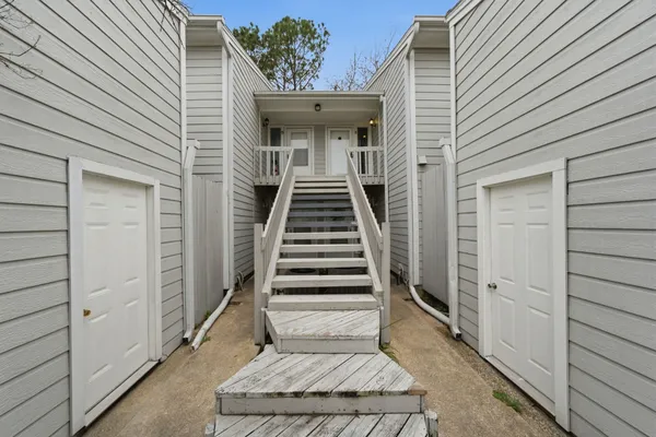 a view of a entryway door of the house