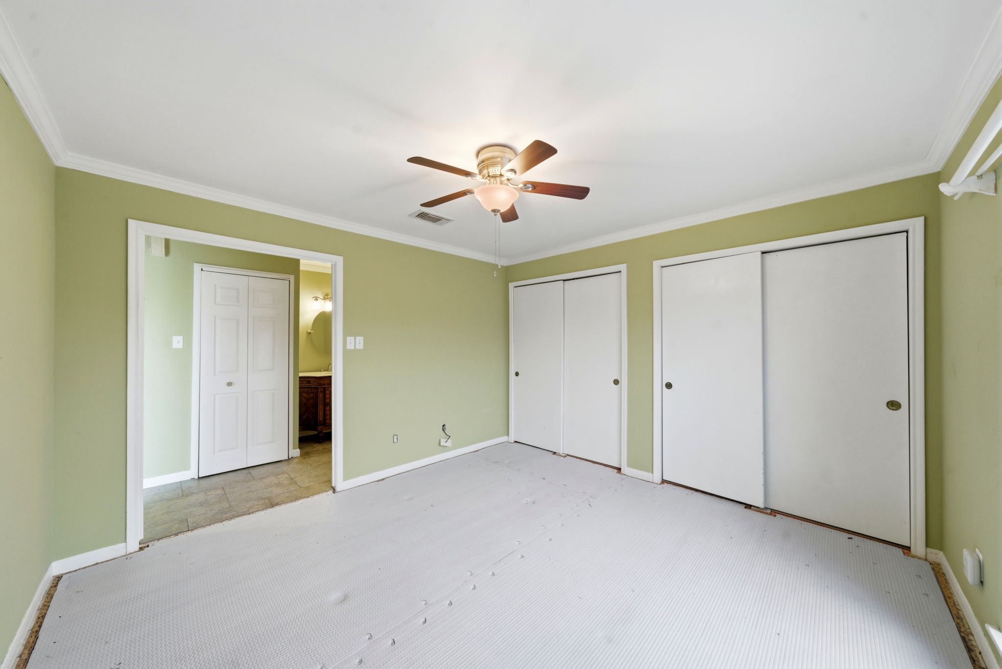 3 Hideaway Drive Friendswood, TX 77546 - Photo 7 of 12 a view of an empty room with a ceiling fan and a window