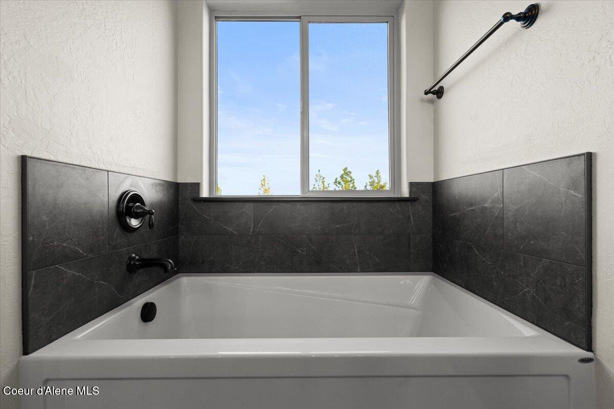 1475 West Remmick Street Hayden, ID 83835 - Photo 18 of 31 Soaking Tub