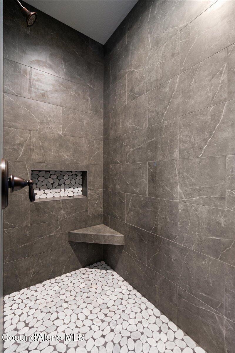 1475 West Remmick Street Hayden, ID 83835 - Photo 19 of 31 Tile Shower