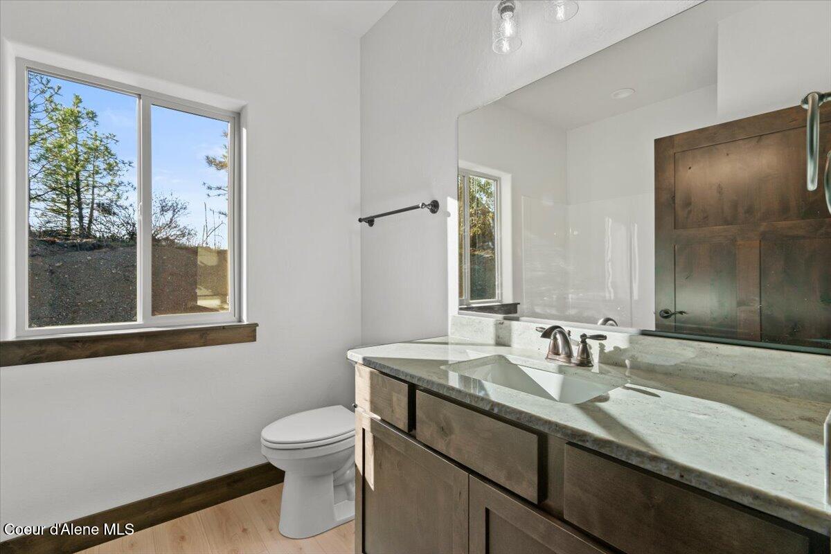 1475 West Remmick Street Hayden, ID 83835 - Photo 23 of 31 Bathroom