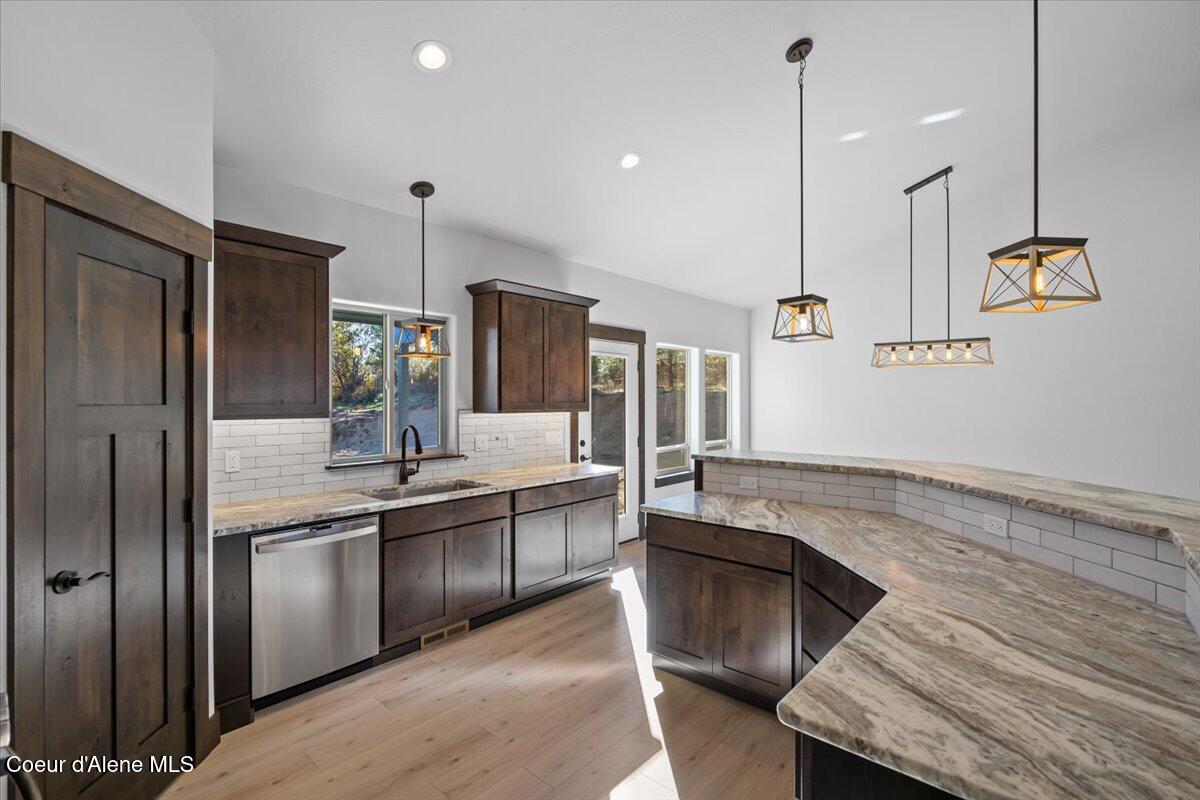 1475 West Remmick Street Hayden, ID 83835 - Photo 8 of 31 Kitchen Island