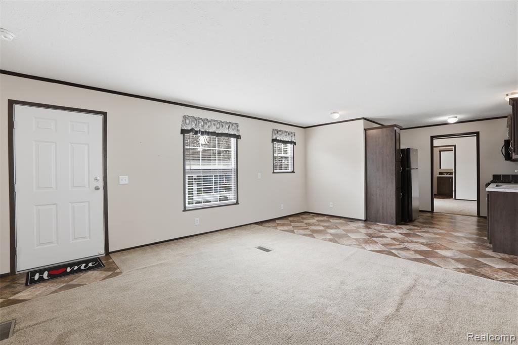 807 Swan Street Rochester Hills, MI 48309 - Photo 2 of 22