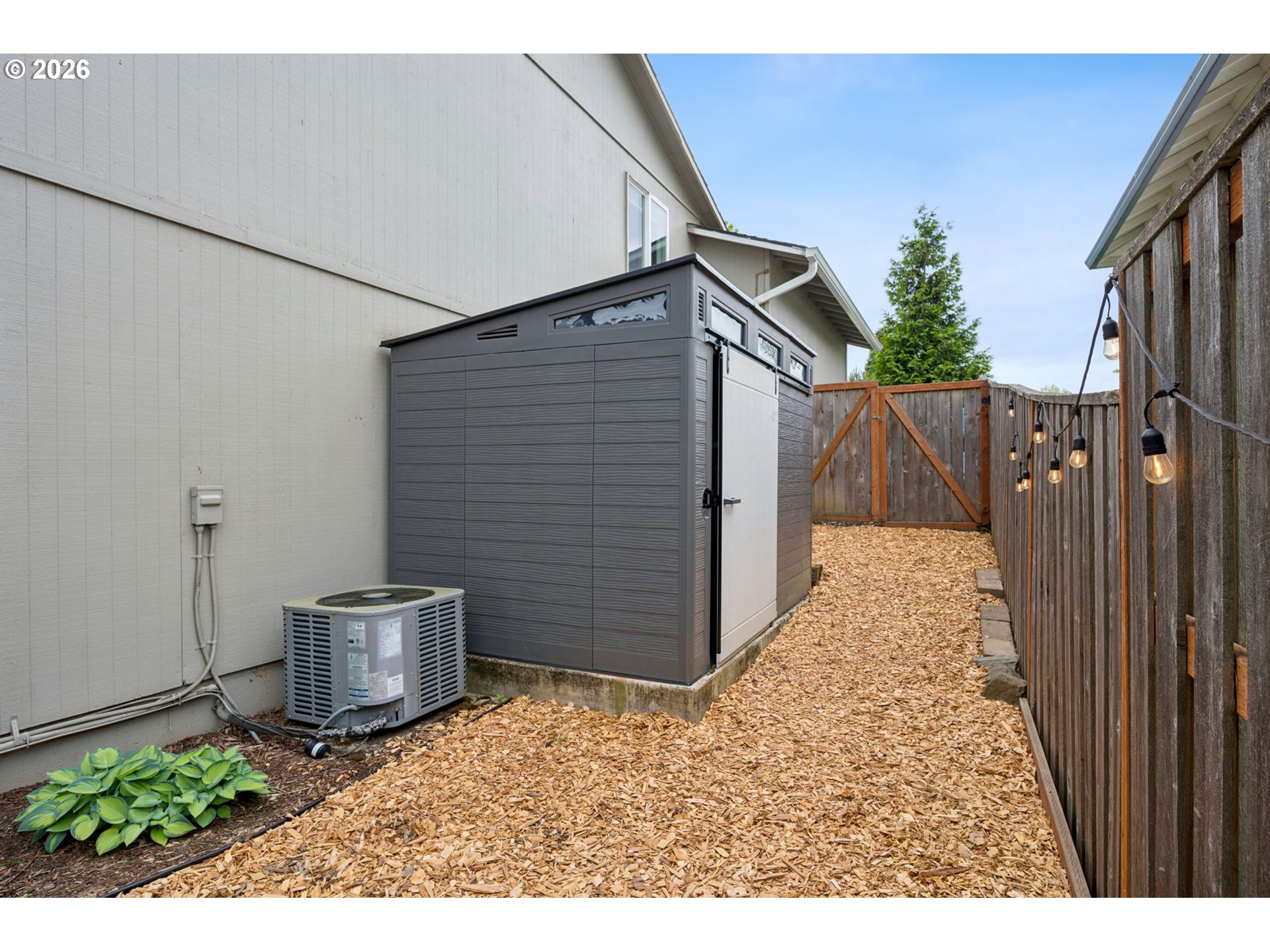 6330 Southwest Fisher Avenue Beaverton, OR 97008 - Photo 46 of 48 a backyard of a house