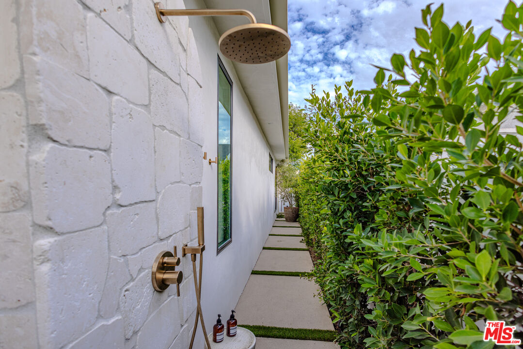 4703 Saloma Avenue Sherman Oaks, CA 91403 - Photo 25 of 26 a view of balcony with wooden floor