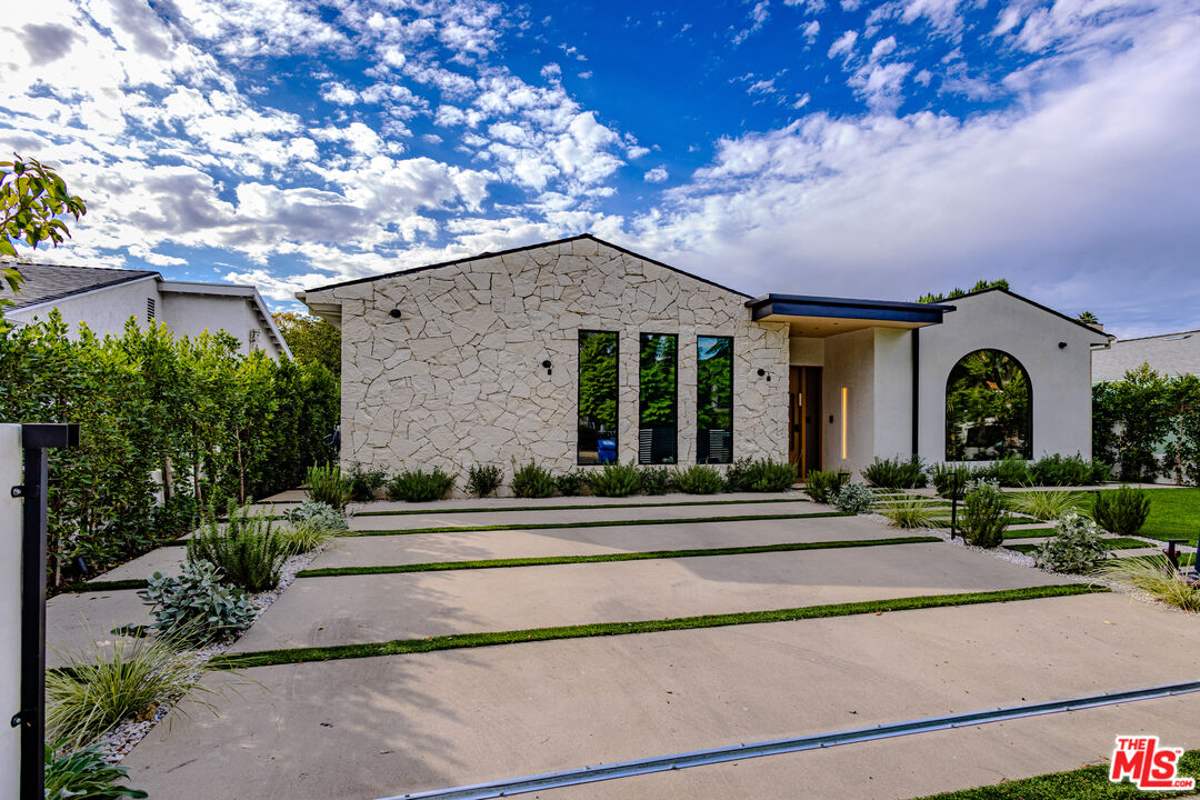 4703 Saloma Avenue Sherman Oaks, CA 91403 - Photo 26 of 26 a front view of house with yard