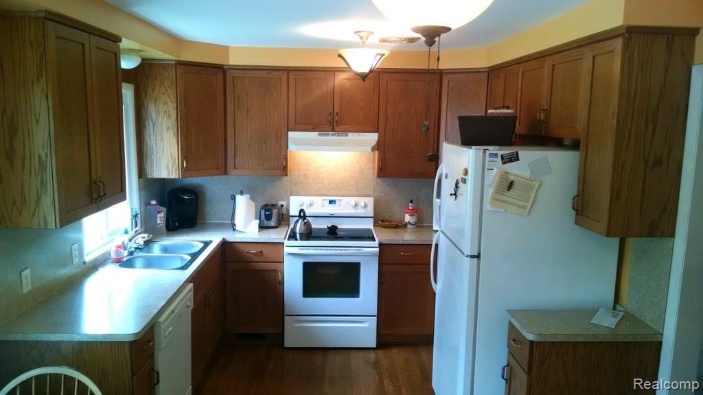 31040 Hayes Road Fraser, MI 48026 - Photo 2 of 19 IMG_20140912_124700.jpg