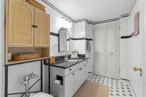 $800,000 | 3740 North Lake Shore Drive, Unit 5A, Chicago, IL 60613