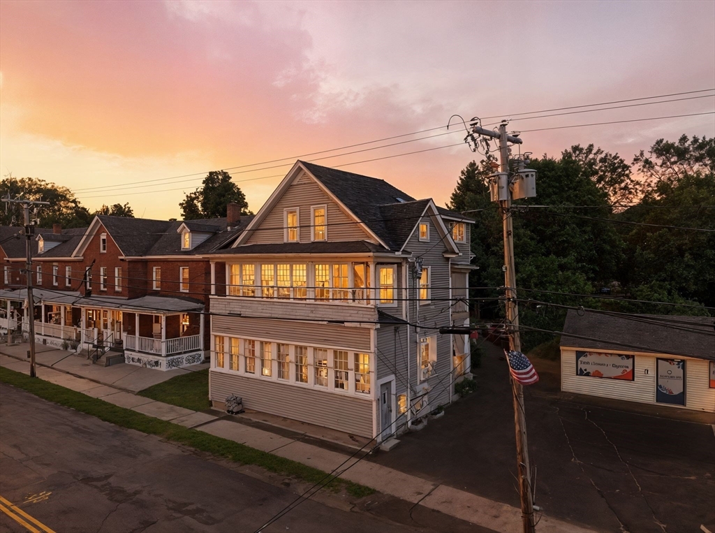 a view of a house with a yard