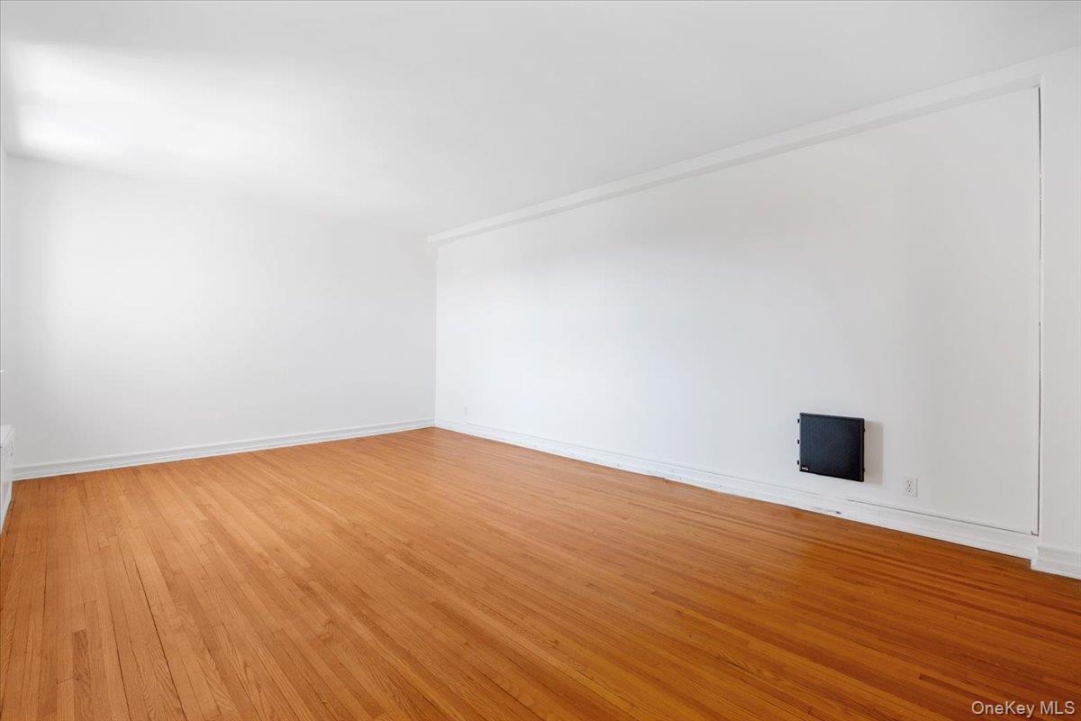 142 Garth Road, Unit 5K Scarsdale, NY 10583 - Photo 7 of 33 Large space - great for everyday living and entertaining