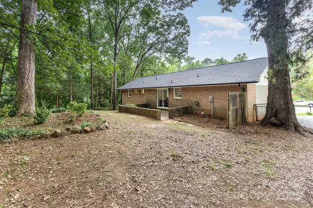a view of a barn in the middle of a yard