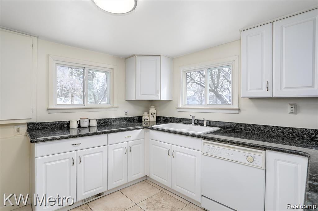 3617 Harrison Avenue Rochester Hills, MI 48307 - Photo 13 of 44