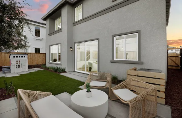 $970,317 | 373 East Beatrice Avenue, Mountain House, CA 95391