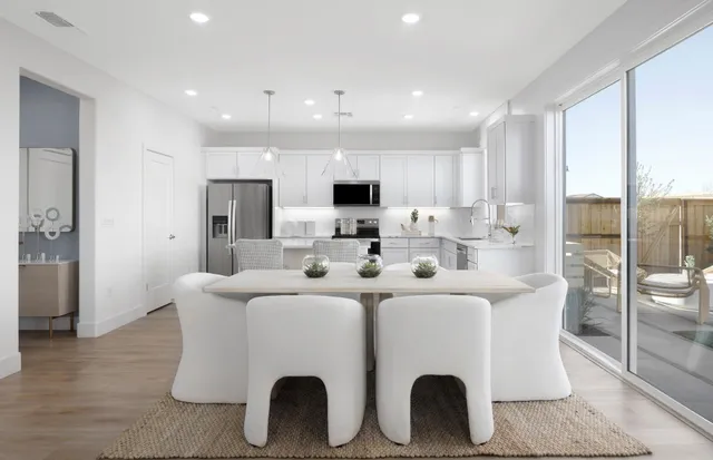 $970,317 | 373 East Beatrice Avenue, Mountain House, CA 95391