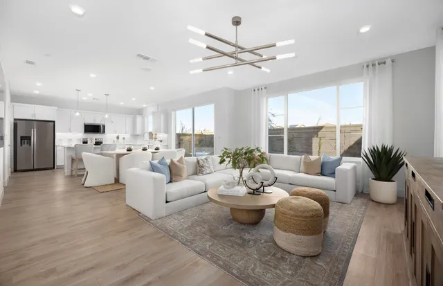 $970,317 | 373 East Beatrice Avenue, Mountain House, CA 95391