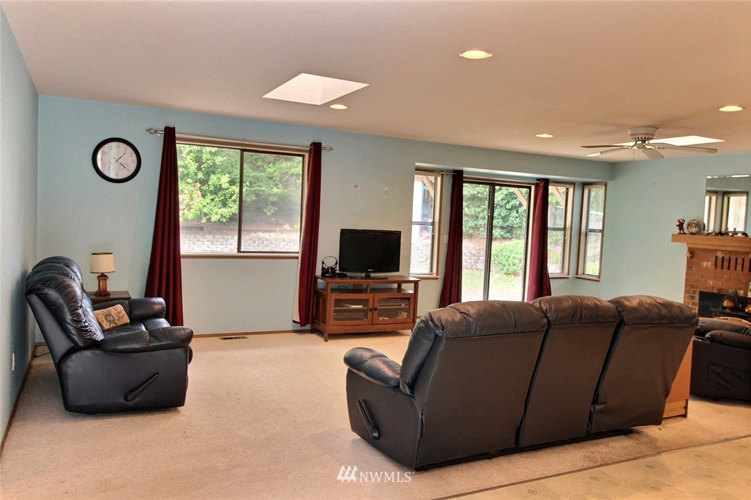 15812 Southeast 143rd Street Renton, WA 98059 - Photo 3 of 31 Gallery Image 3